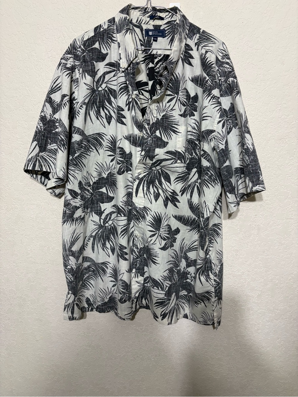 reyn spooner Black and White Tropical Print Short Sleeve Button Down Shirt
